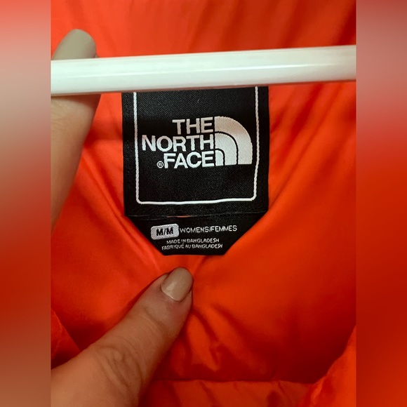 The northface orange puffer vest with 700 fill- - size M - excellent condition - Picture 4 of 6